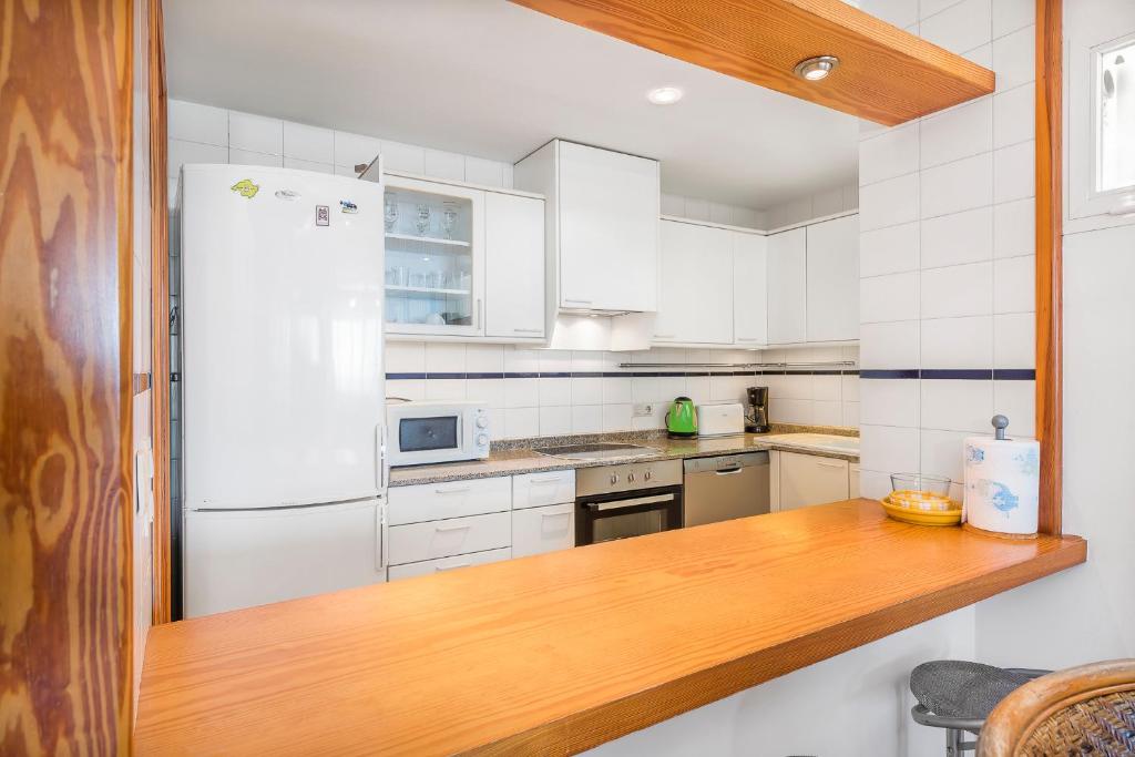 Kuchyň nebo kuchyňský kout v ubytování Apartamento playa de los pinos