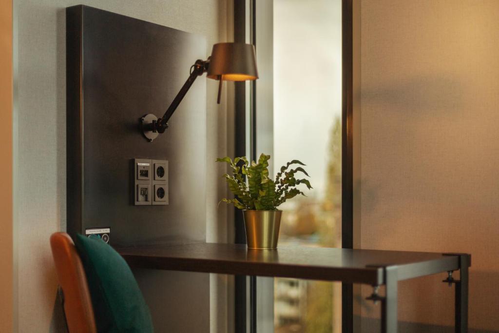 Holiday Inn - the niu, Fender Amsterdam - Resim 30