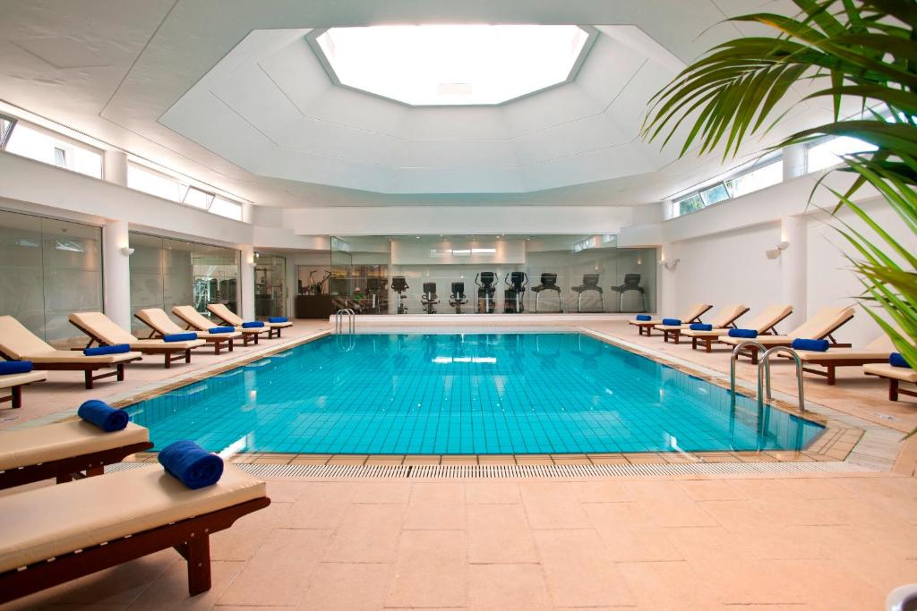 Piscine de l'établissement Royal Apollonia by Louis Hotels ou située à proximité