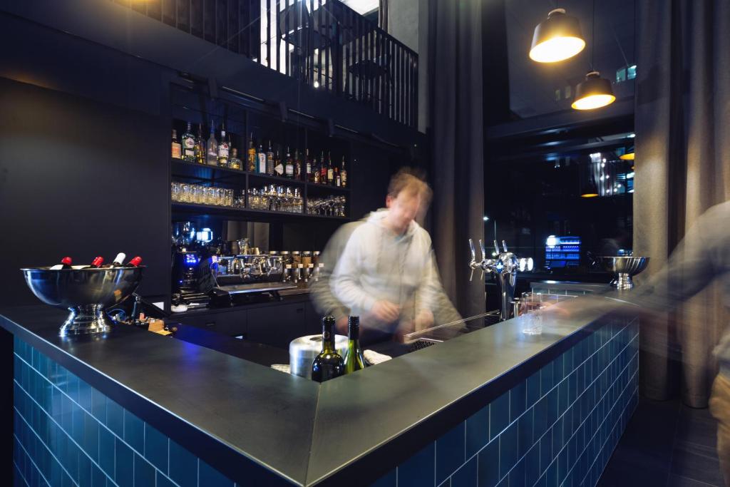 Holiday Inn - the niu, Fender Amsterdam - Resim 27