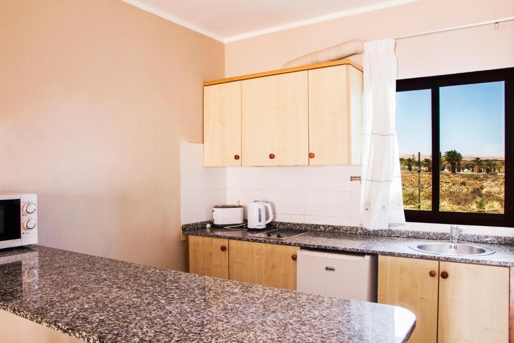 Kuchyň nebo kuchyňský kout v ubytování Apartamentos Lanzarote Paradise Colinas