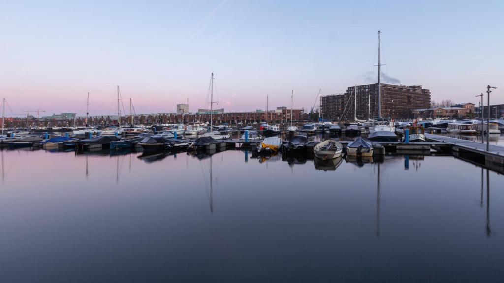 Holiday Inn - the niu, Fender Amsterdam - Resim 11