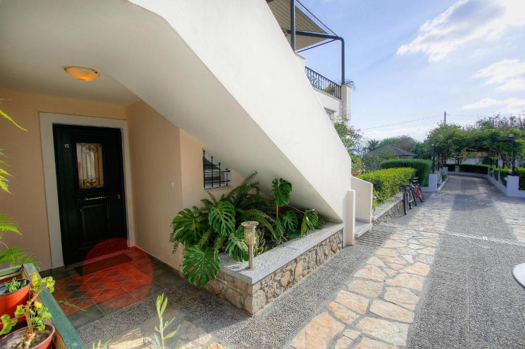 Sunny Garden Aparthotel - 11