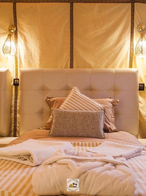 Postel nebo postele na pokoji v ubytování Luxury oasis camp