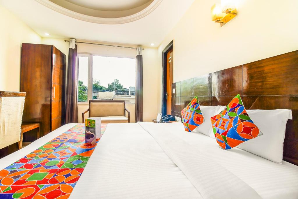 Postel nebo postele na pokoji v ubytování FabHotel Marble Arch Karol Bagh