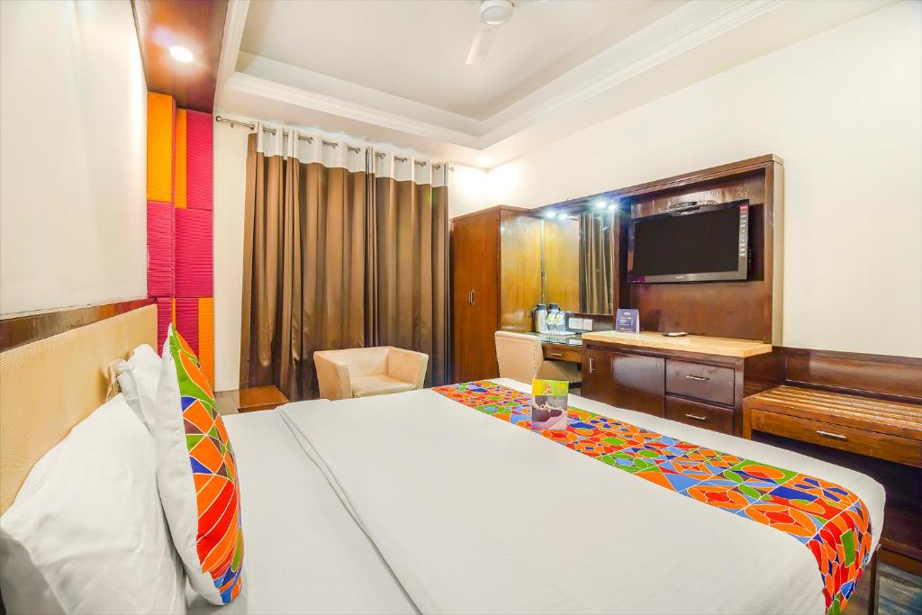 Postel nebo postele na pokoji v ubytování FabHotel Marble Arch Karol Bagh