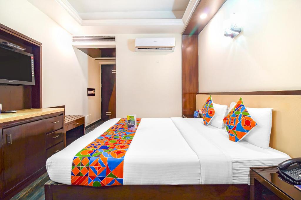 Postel nebo postele na pokoji v ubytování FabHotel Marble Arch Karol Bagh