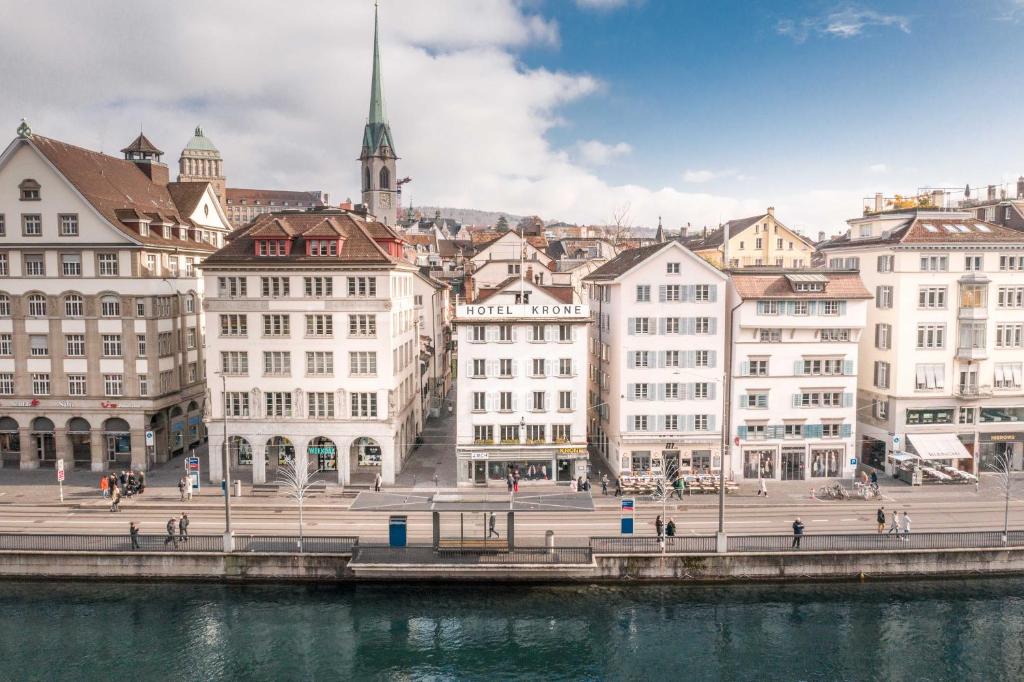Ein allgemeiner Blick auf Zürich oder ein Stadtblick von des Hotels aus