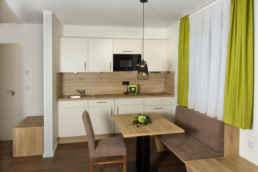 Kuchyň nebo kuchyňský kout v ubytování Living Hallertau