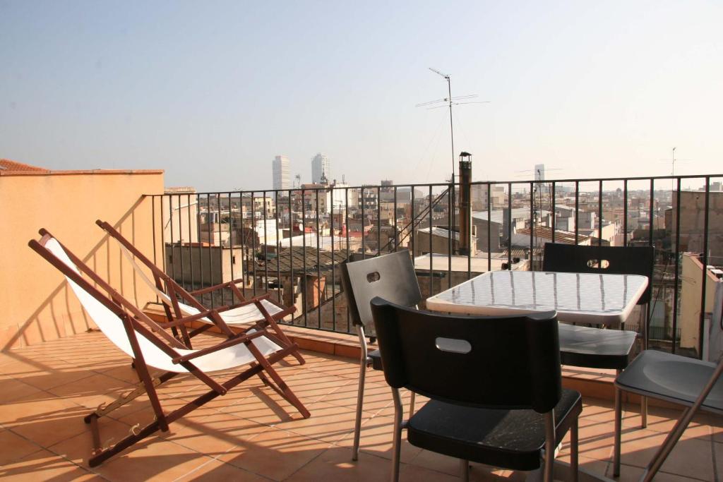 a patio with a table and chairs on a balcony at Apartments HHB in Barcelona