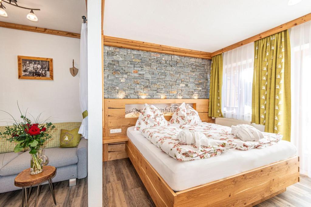 Postel nebo postele na pokoji v ubytování Hotel-Pension Lackenbauer