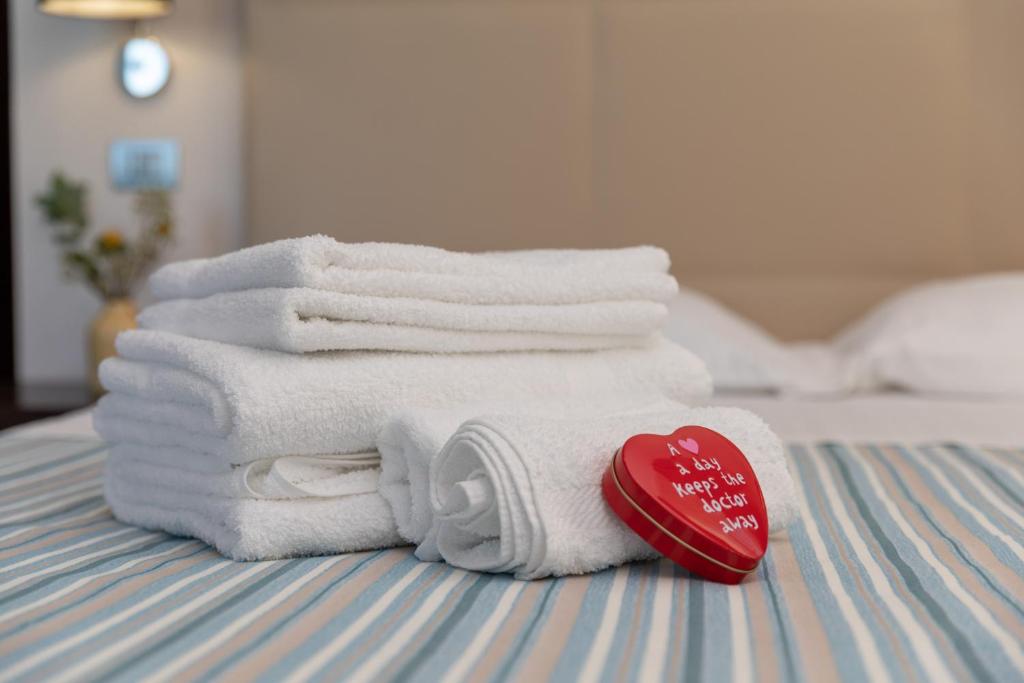 Postel nebo postele na pokoji v ubytování Gimmi Hotel