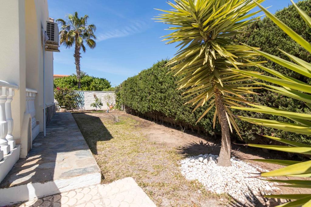 Vonkajšia záhrada v ubytovaní Charming one-floor villa with private pool in Los Balcones