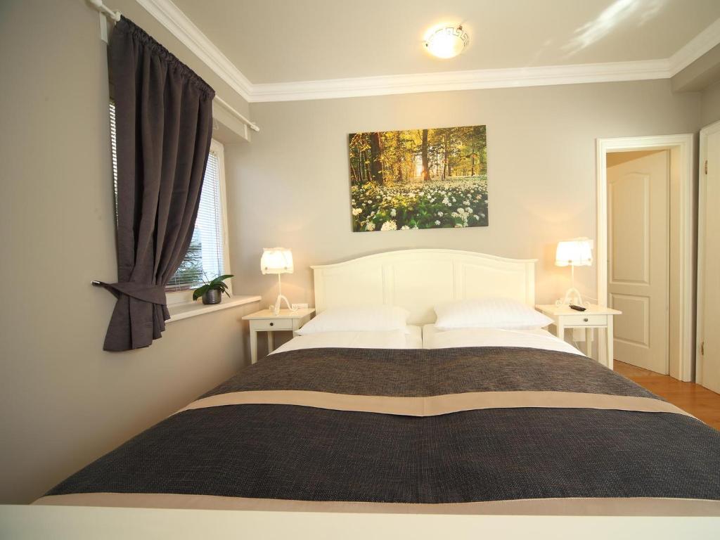Postel nebo postele na pokoji v ubytování Vila Edelweiss Rooms&App Kranjska Gora
