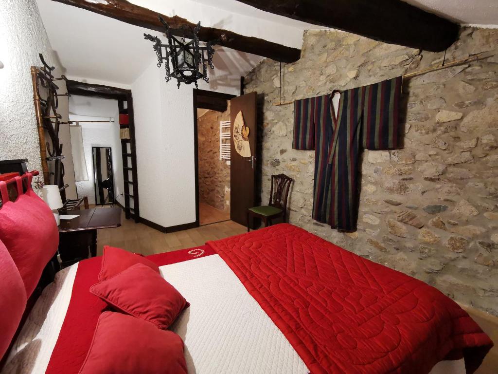 Postel nebo postele na pokoji v ubytování Logis Hotel Restaurant LA BARGUILLERE