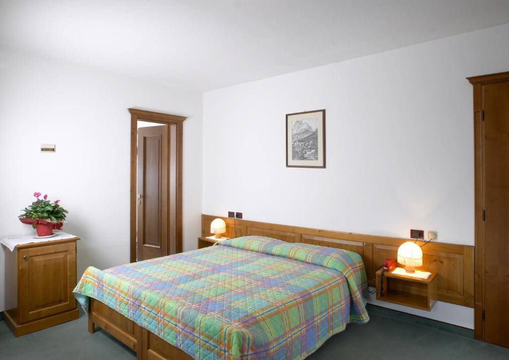 Postel nebo postele na pokoji v ubytování Albergo Antelao