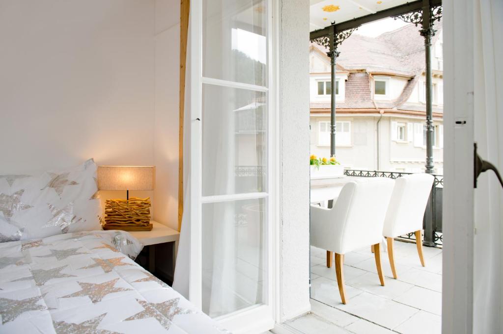 Postel nebo postele na pokoji v ubytování Hotel Bellevue