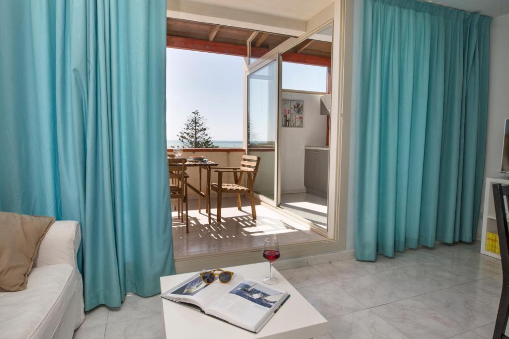 Balkon lub taras w obiekcie siciliacasevacanze - Marina Domus 82