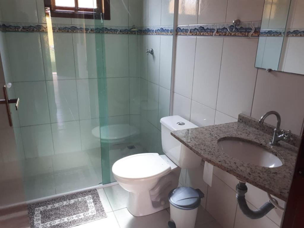  Ubatuba Casa Acomodações ate 10 pessoas. Internet Wi-fi e Ar condicionado