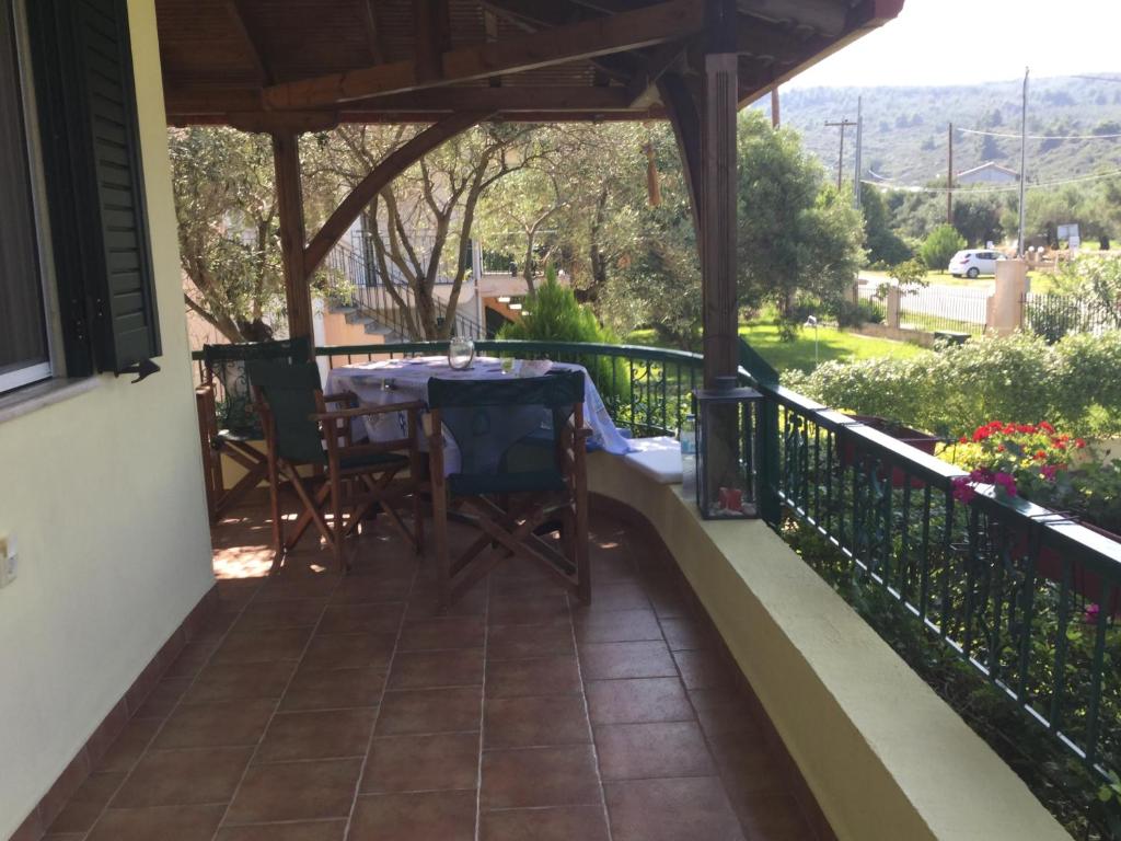 Balkon lub taras w obiekcie Apostolos