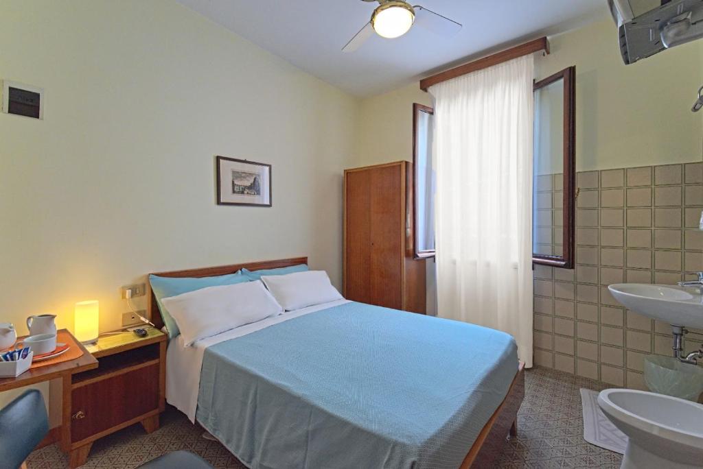 Koupelna v ubytování Albergo Al Gobbo