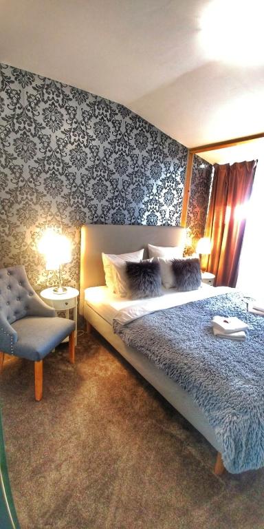 Postel nebo postele na pokoji v ubytování Hotel Telč