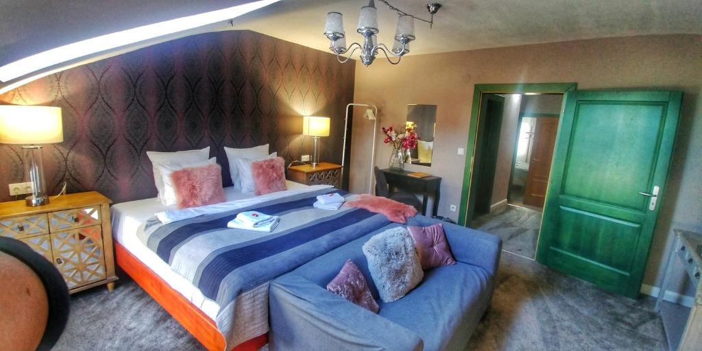 Postel nebo postele na pokoji v ubytování Hotel Telč