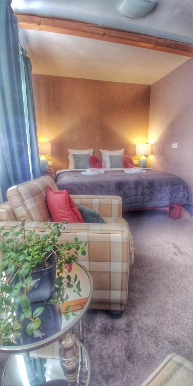 Postel nebo postele na pokoji v ubytování Hotel Telč