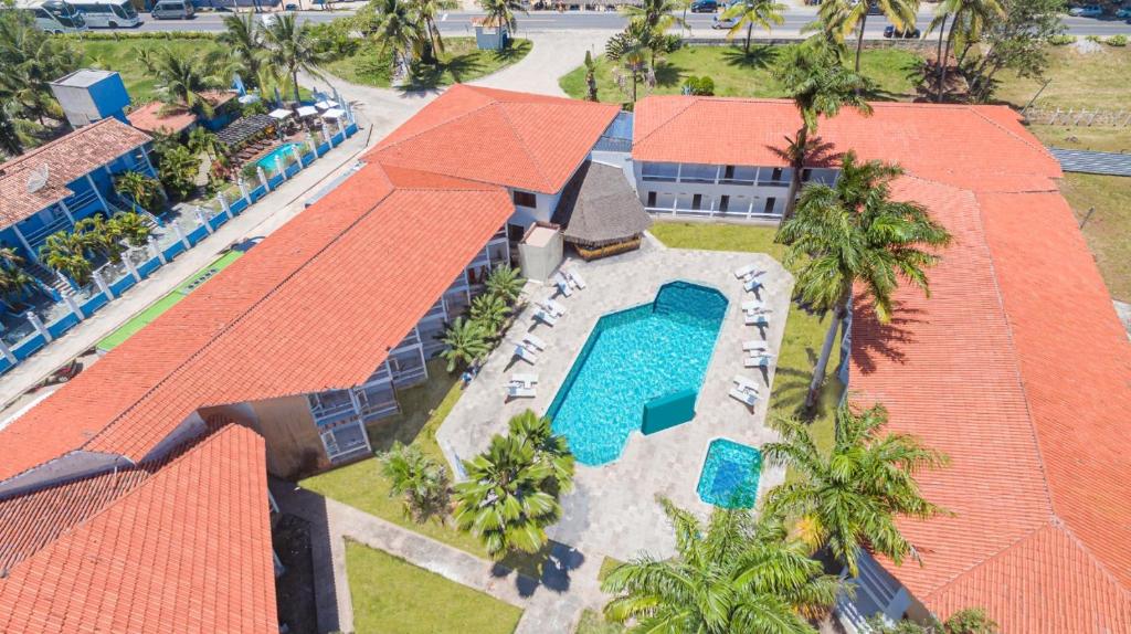 una vista aérea de un complejo con piscina en Sueds Segundo Sol, en Santa Cruz Cabrália