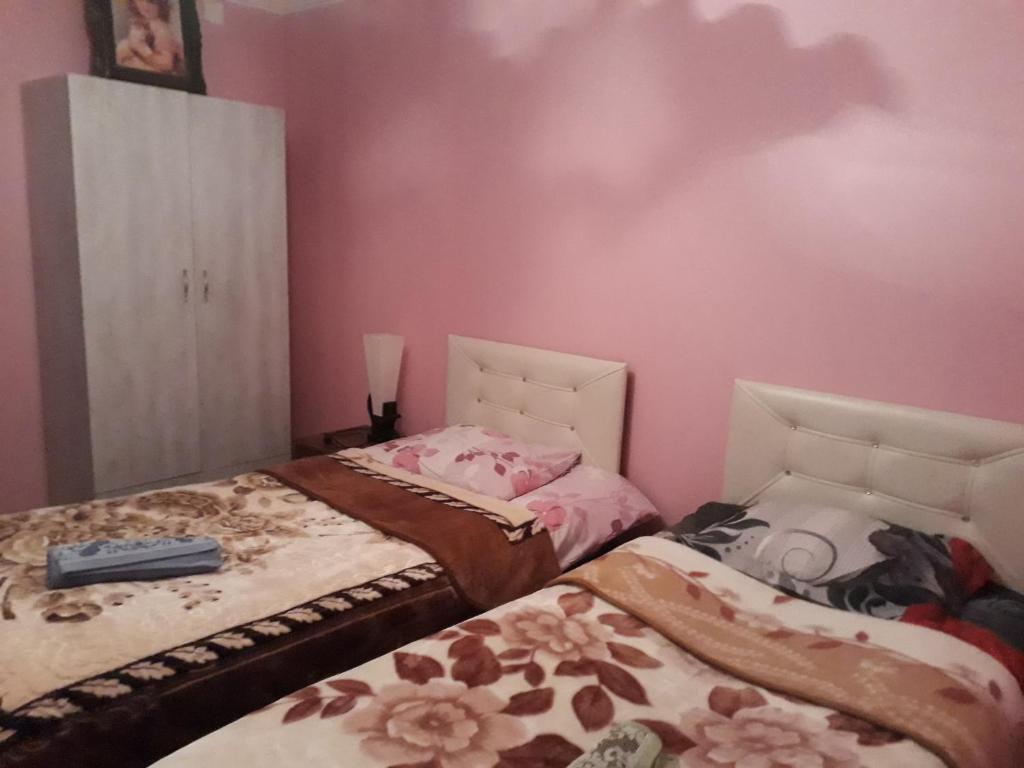 Postel nebo postele na pokoji v ubytování Guest House Karati