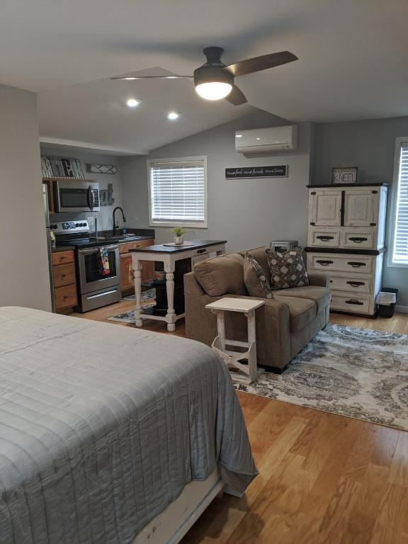 a living room with a bed and a kitchen at Heidi Motel - Helen in Helen