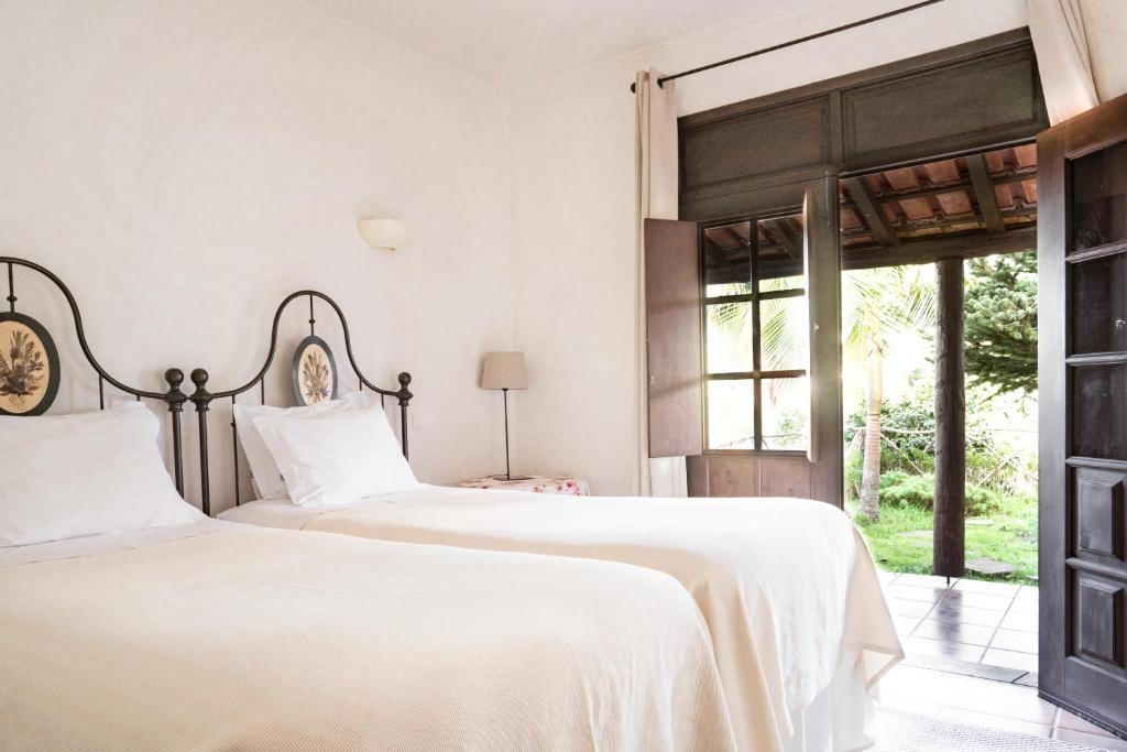 Een bed of bedden in een kamer bij Casas de Campo do Pomar B&B - Self Check-in