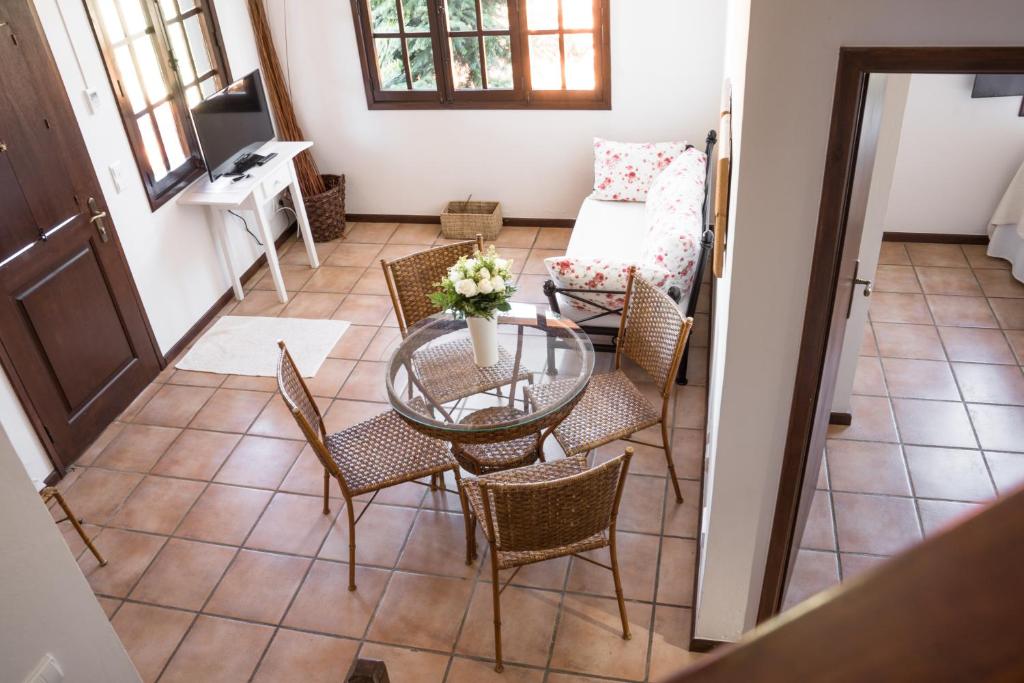 Een zitgedeelte bij Casas de Campo do Pomar B&B - Self Check-in