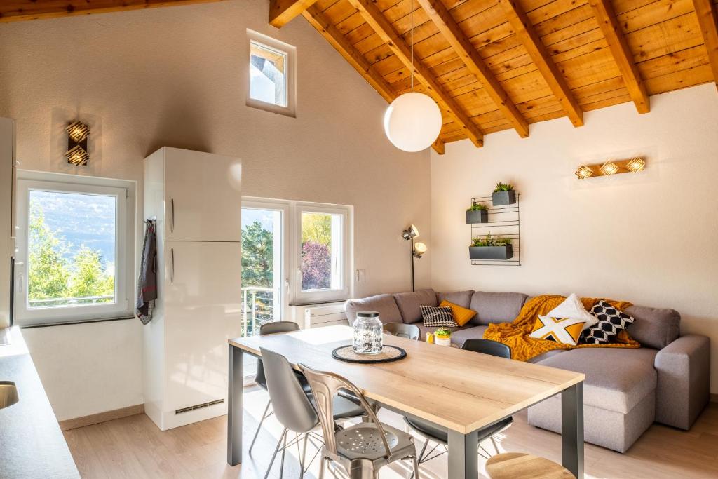 Posezení v ubytování O Rendez Vous maison mitoyenne Piscine chauffée mars-octobre