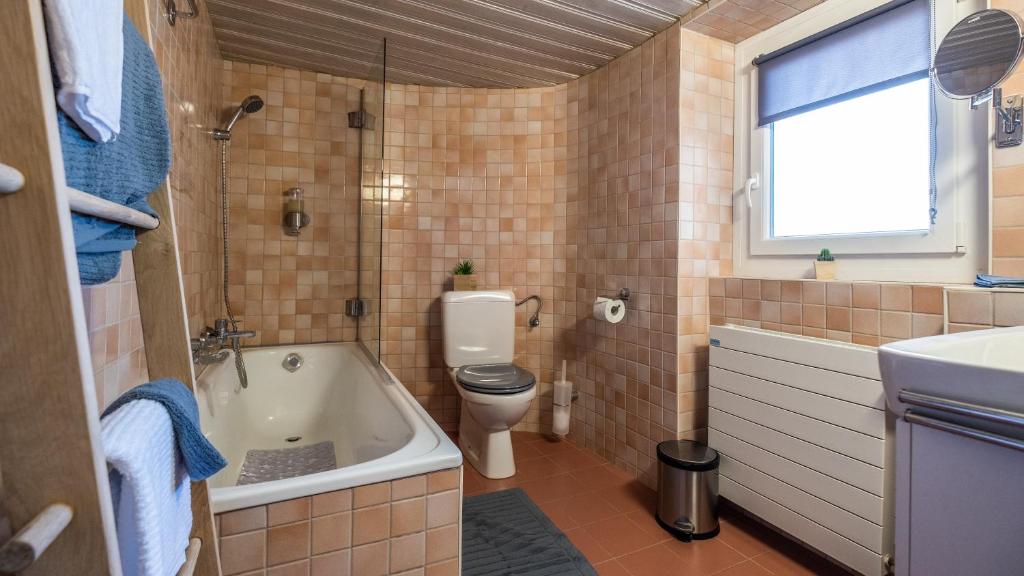 Koupelna v ubytování O Rendez Vous maison mitoyenne Piscine chauffée mars-octobre