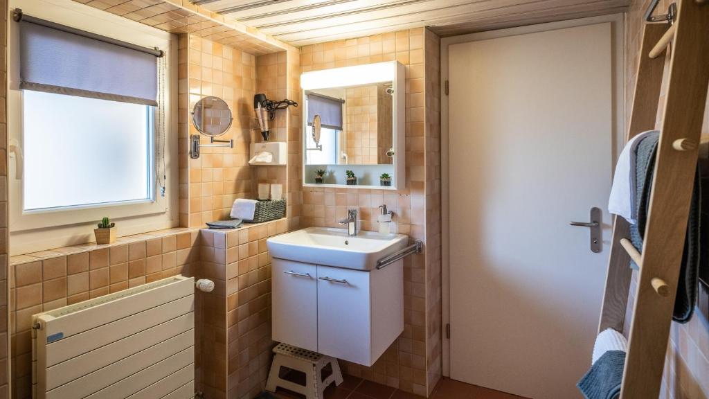Kuchyň nebo kuchyňský kout v ubytování O Rendez Vous maison mitoyenne Piscine chauffée mars-octobre