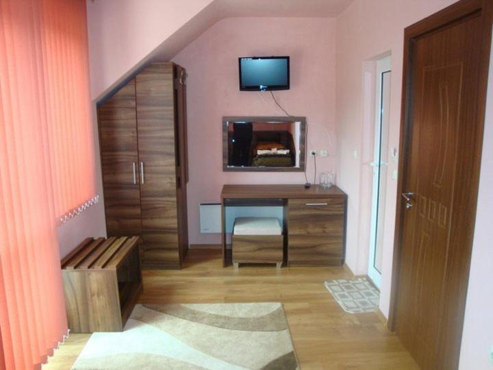 TV a/nebo společenská místnost v ubytování Tzvetelina Palace Hotel