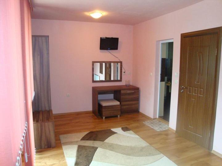 TV a/nebo společenská místnost v ubytování Tzvetelina Palace Hotel