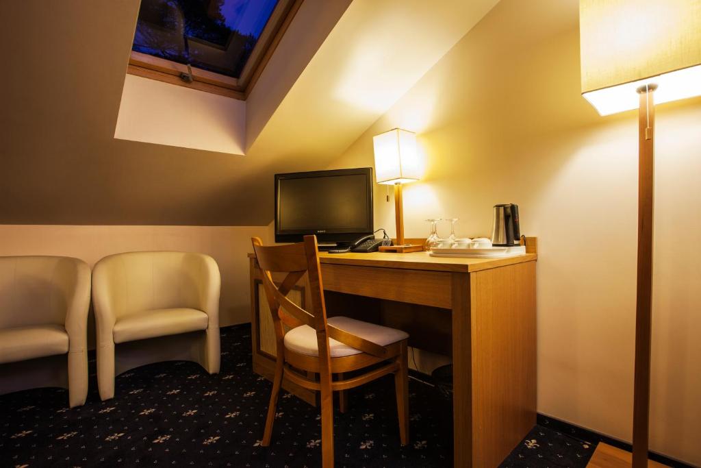 TV a/nebo společenská místnost v ubytování Park Villa Hotel