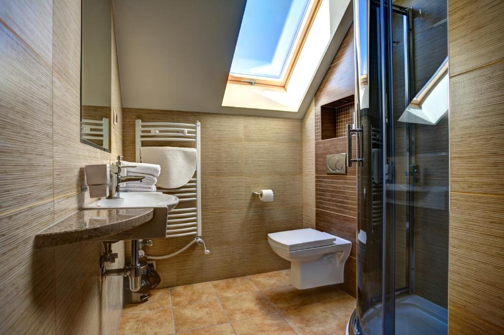 Koupelna v ubytování Hotel 77 Restauracja Spa