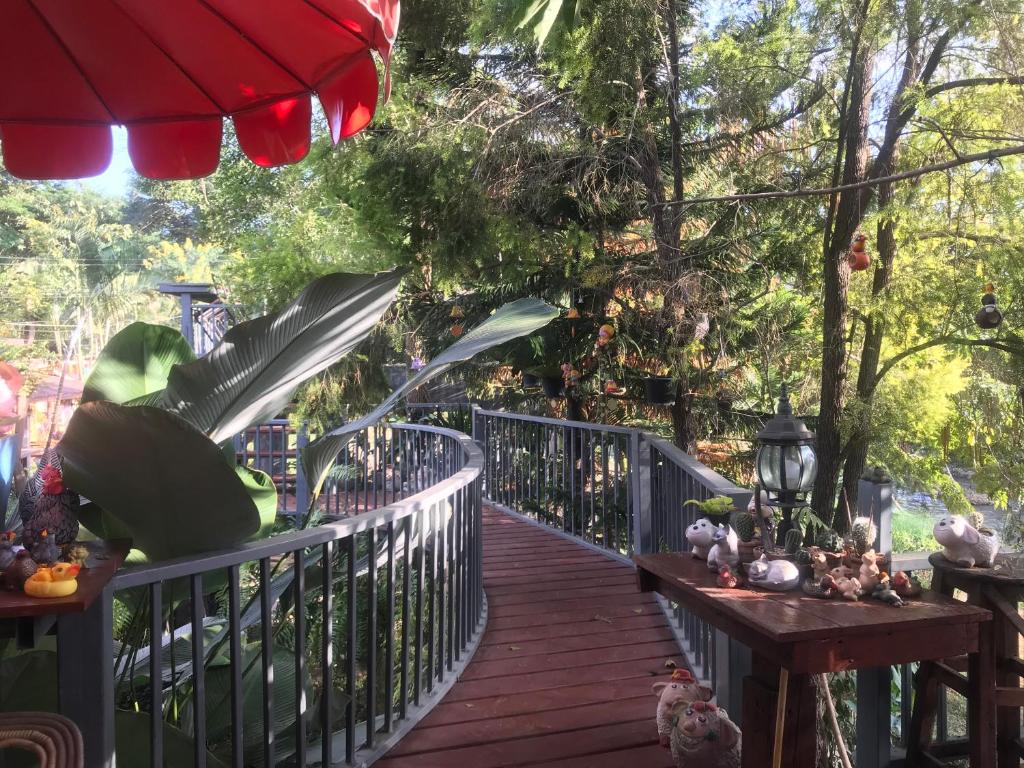 Balkón nebo terasa v ubytování Pai Loess Resort