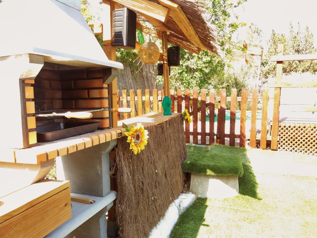 A garden outside Casa Rural La Milla Verde