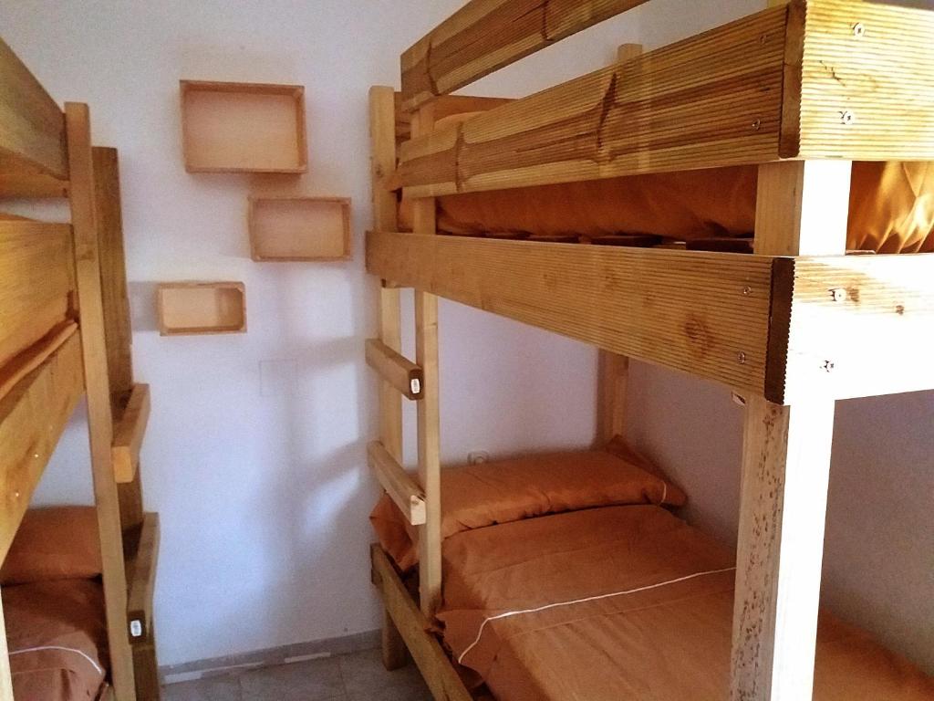 Casa Rural La Milla Verde emeletes ágyai egy szobában