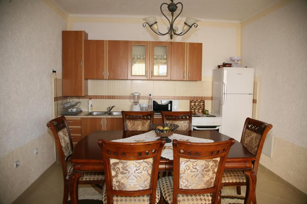 Queen Kodre Apartments - Apartamento De Dos Habitaciones Con Balcón