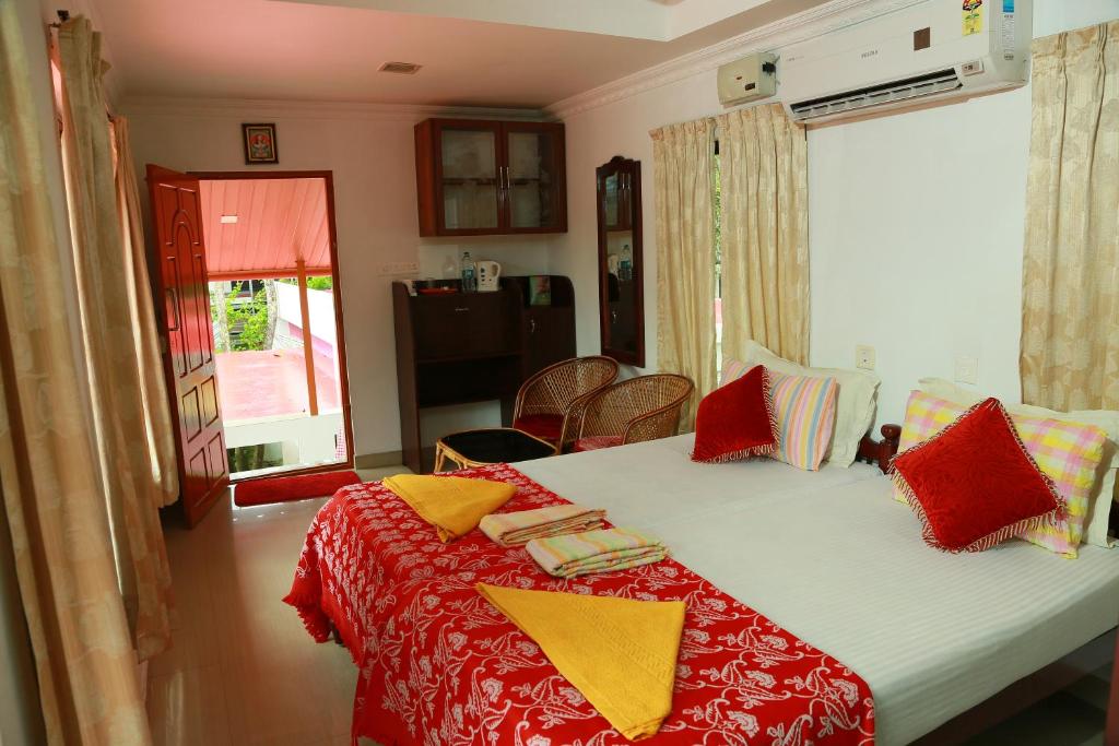 Postel nebo postele na pokoji v ubytování Marari Nest Beach Homestay