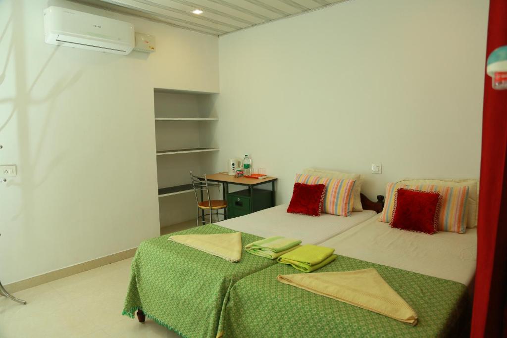 Postel nebo postele na pokoji v ubytování Marari Nest Beach Homestay