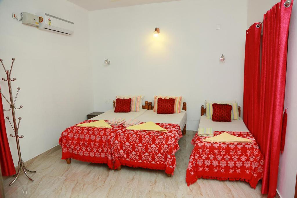 Postel nebo postele na pokoji v ubytování Marari Nest Beach Homestay