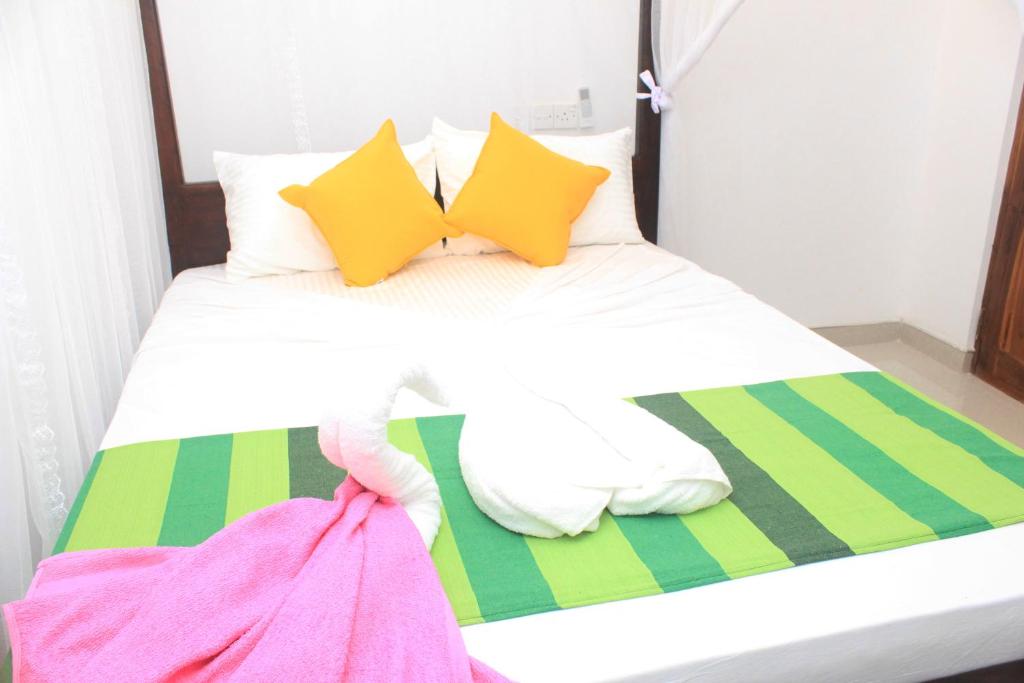 Postel nebo postele na pokoji v ubytování Hotel BEJEWELLED Sigiriya
