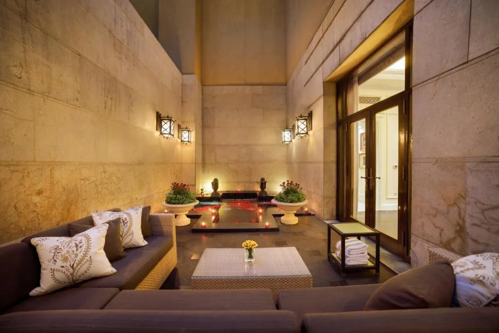 Presidential Suite with Pool, Airport Transfers & Lounge Access including cocktail hours