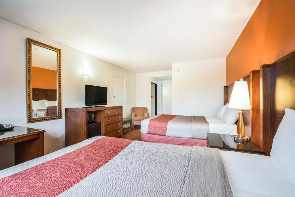 Postel nebo postele na pokoji v ubytování Motel 6-Tinton Falls, NJ